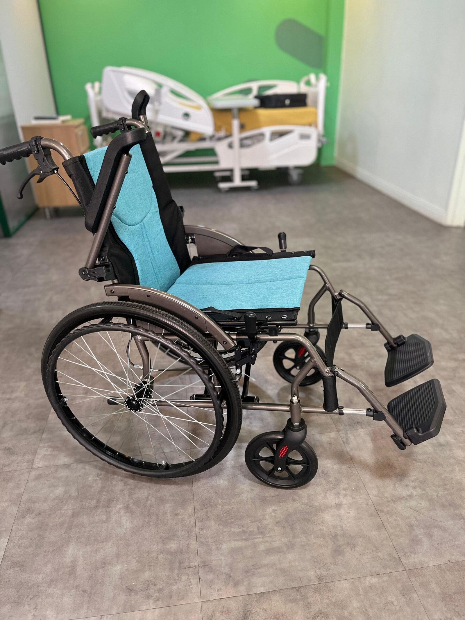 Silla de Ruedas Estándar 4000 - Image 3